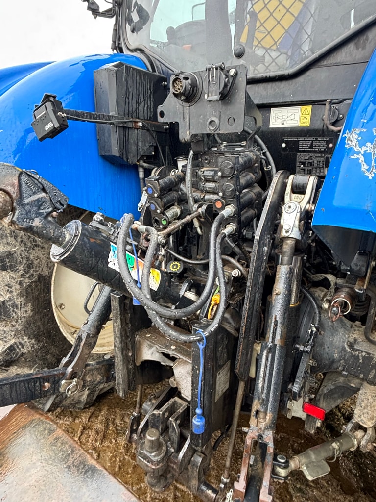 Tracteur chargeur NEW HOLLAND T6.165 - photo slide 4