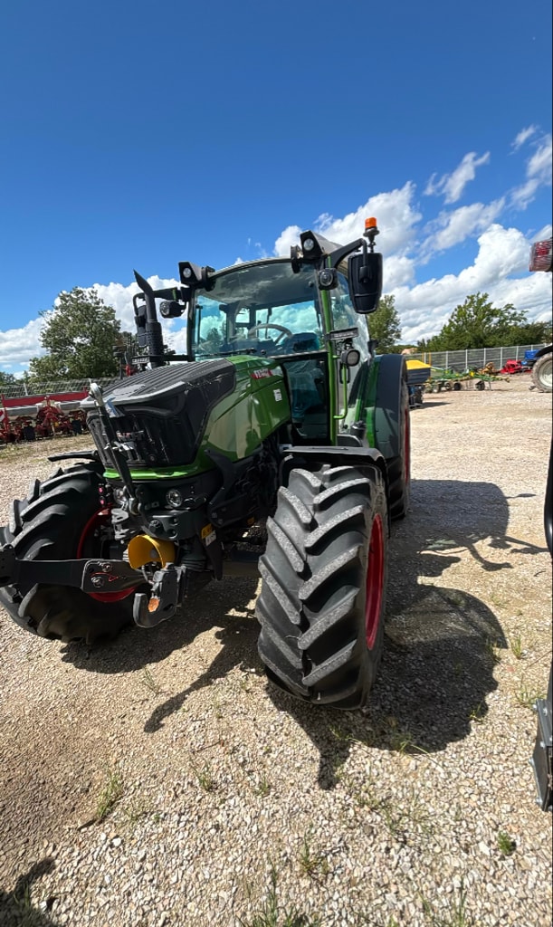 Tracteur FENDT 211S - photo slide 1