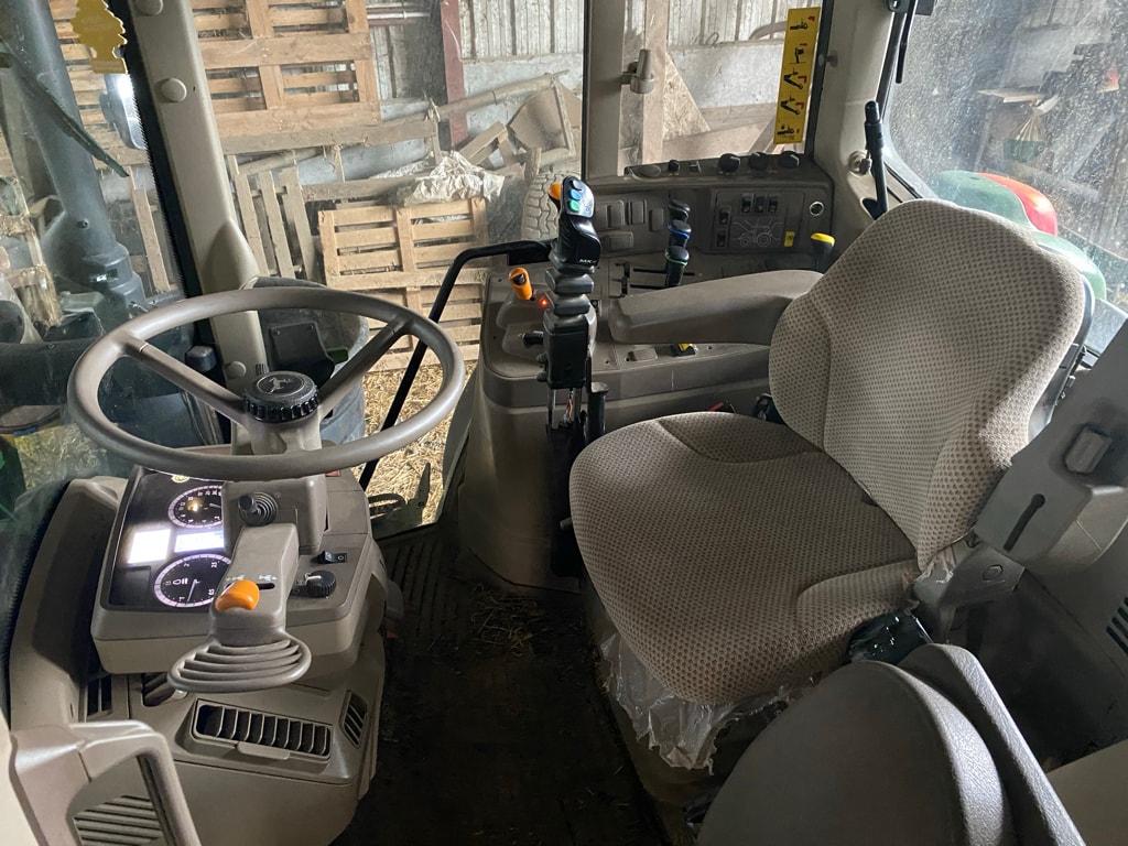 Tracteur chargeur JOHN DEERE 6110M COMMAND QUAD  - photo slide 30