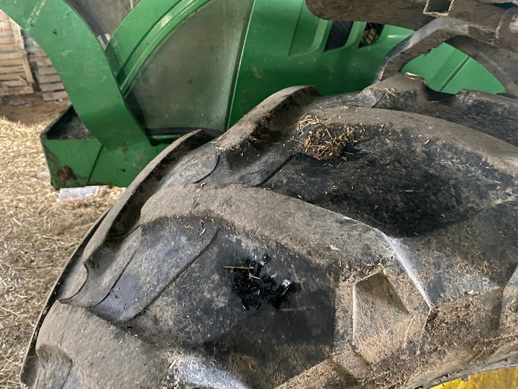 Tracteur chargeur JOHN DEERE 6110M COMMAND QUAD  - photo slide 8