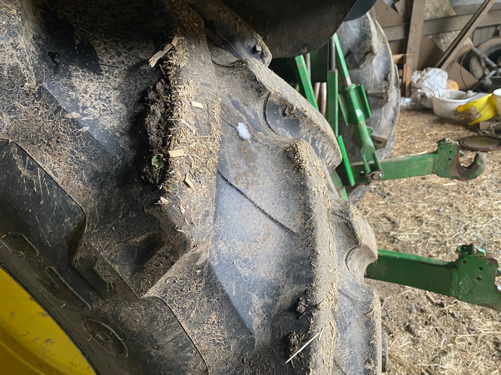 Tracteur chargeur JOHN DEERE 6110M COMMAND QUAD  - photo slide 9