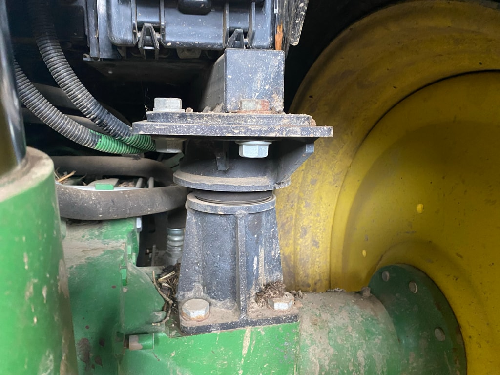 Tracteur chargeur JOHN DEERE 6110M COMMAND QUAD  - photo slide 12