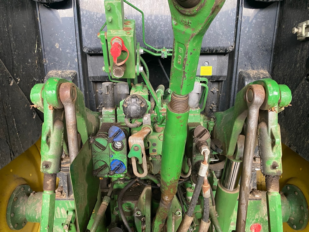 Tracteur chargeur JOHN DEERE 6110M COMMAND QUAD  - photo slide 13