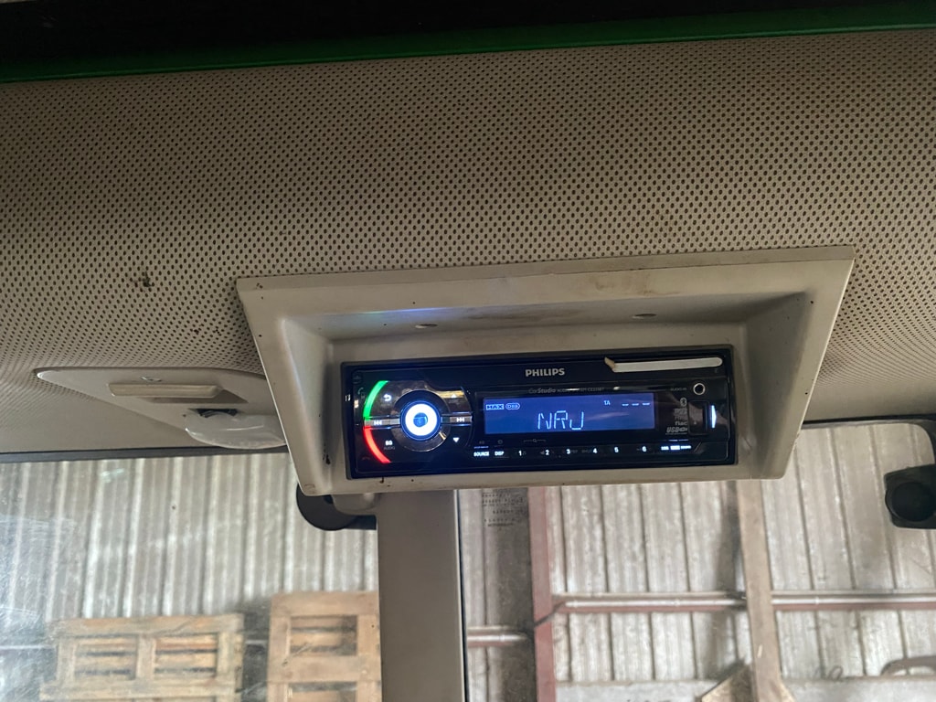 Tracteur chargeur JOHN DEERE 6110M COMMAND QUAD  - photo slide 21