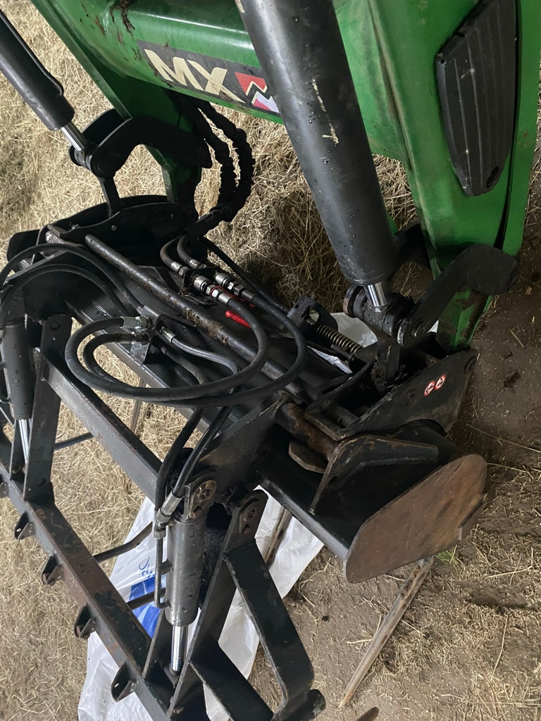 Tracteur chargeur JOHN DEERE 6110M COMMAND QUAD  - photo slide 22