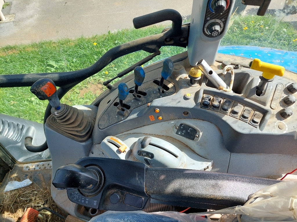 Tracteur chargeur NEW HOLLAND T5.120 - photo slide 14
