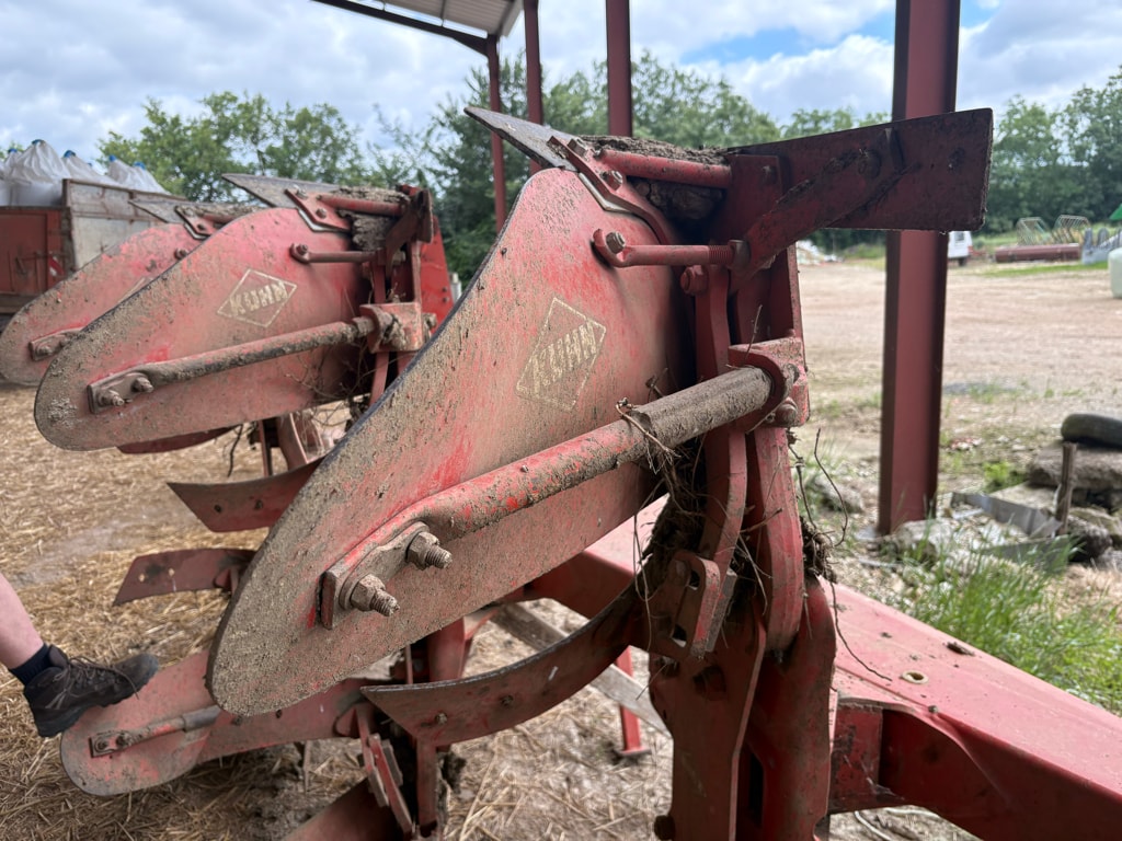Charrue KUHN VARI-MASTER 151 6T (5E+1) - photo slide 10