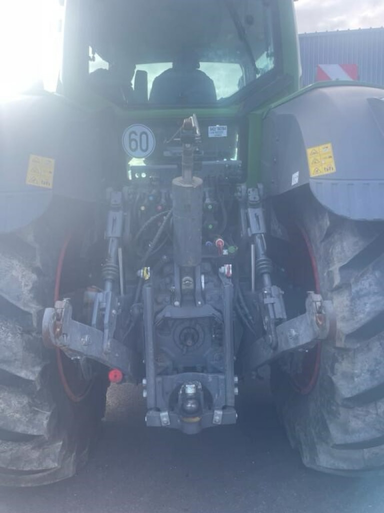 Tracteur FENDT 828 - photo slide 5