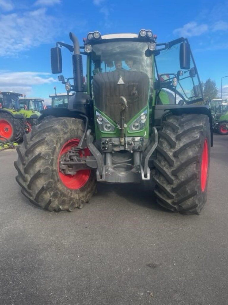 Tracteur FENDT 828 - photo slide 6