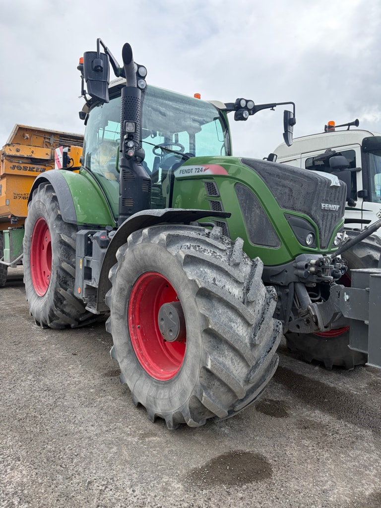 Tracteur FENDT 724 VARIO POWER - photo slide 2