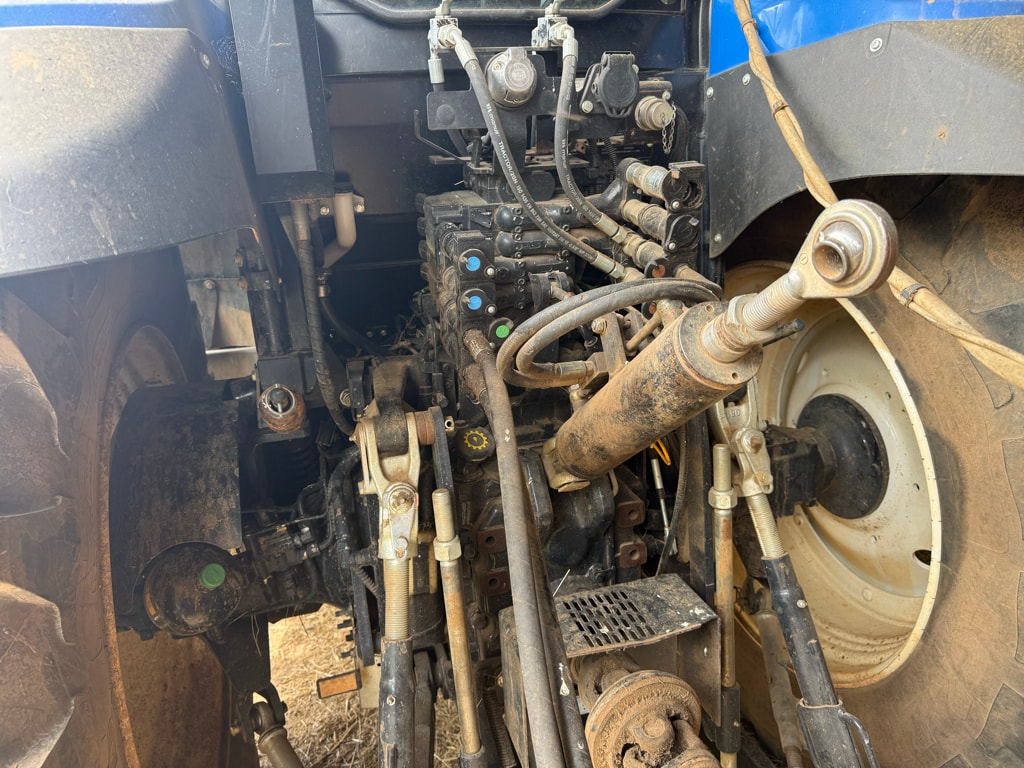 Tracteur NEW HOLLAND T6 145 Autocommand - photo slide 10