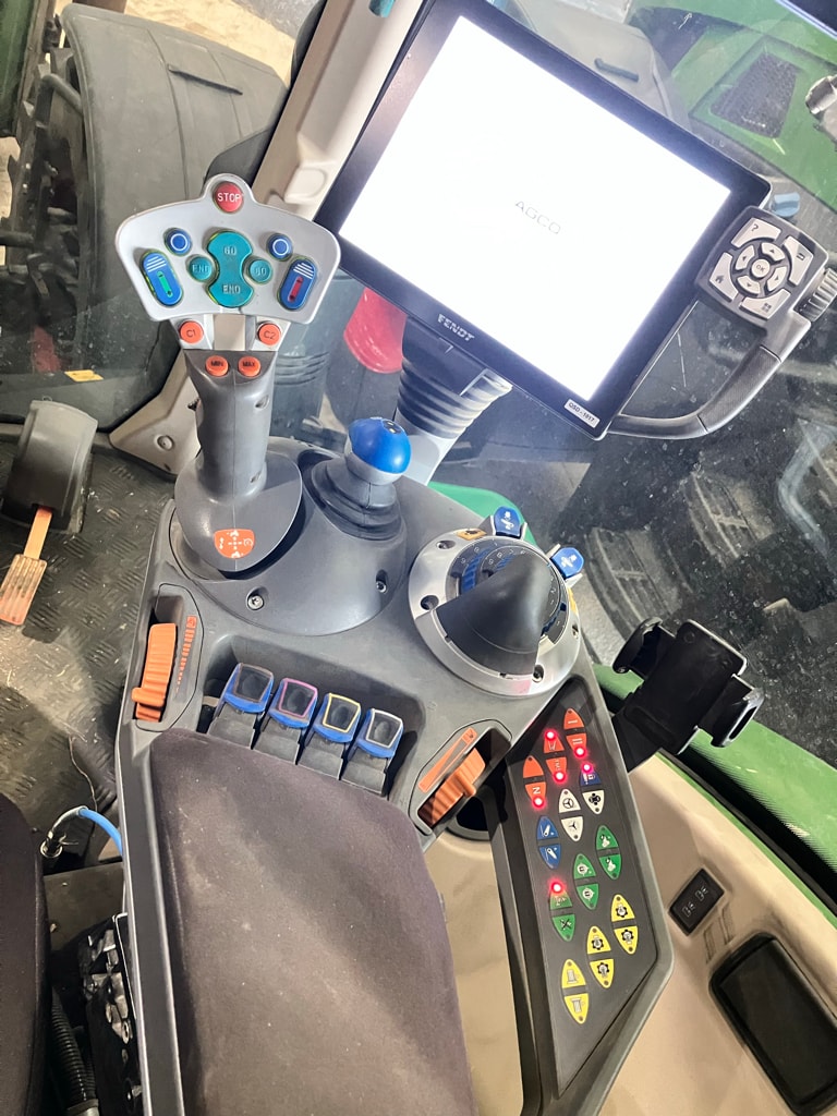 Tracteur FENDT 724 VARIO PROFI + S4 - photo slide 16