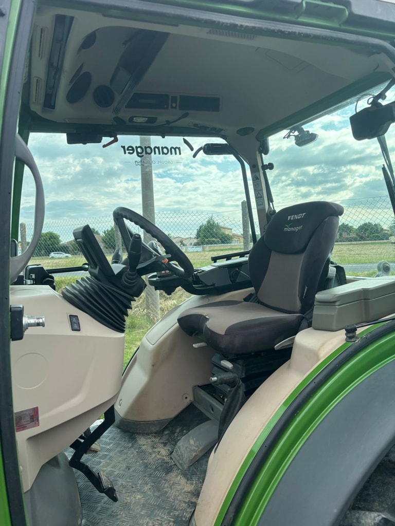 Tracteur FENDT 210F - photo slide 18