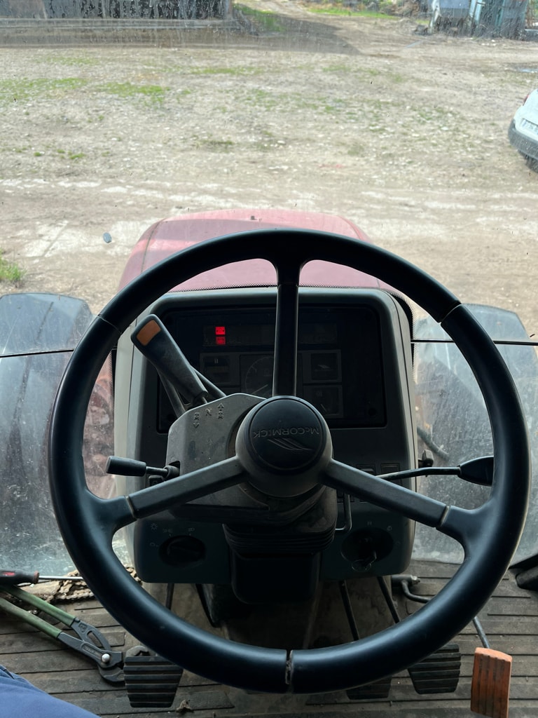 Tracteur MC CORMICK CX 85 - photo slide 16
