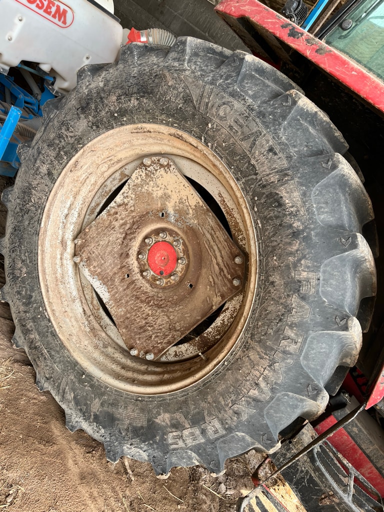 Tracteur MC CORMICK CX 85 - photo slide 7