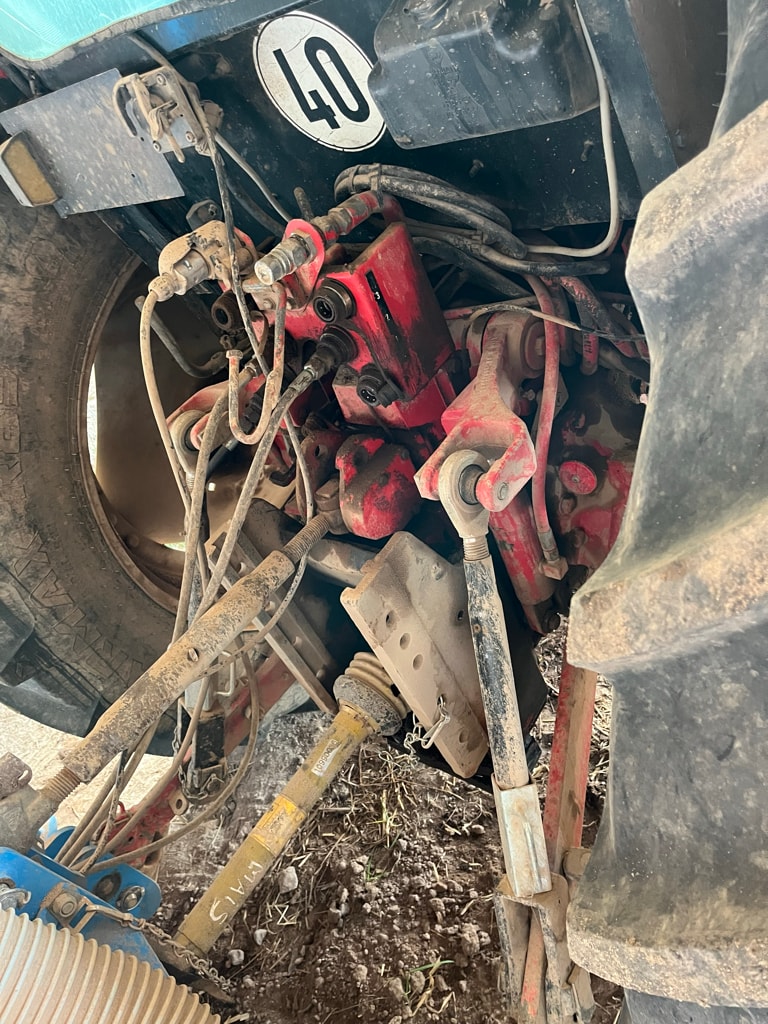 Tracteur MC CORMICK CX 85 - photo slide 10