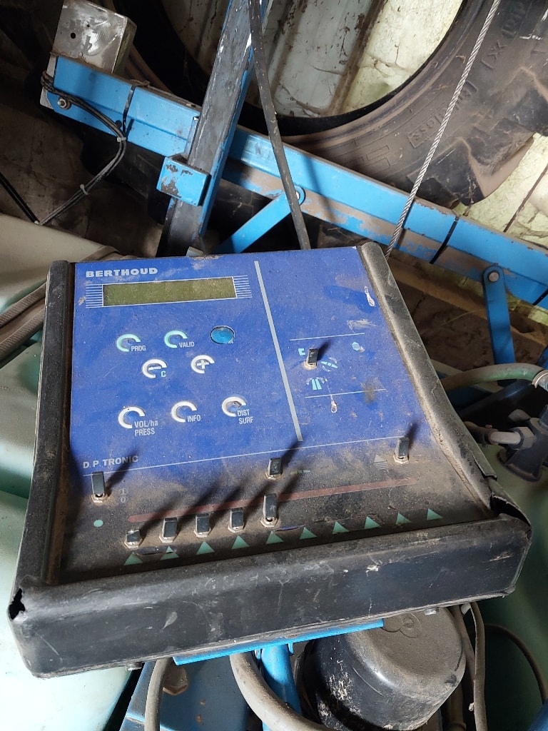 Pulverisateur BERTHOUD 1200 l - photo slide 6