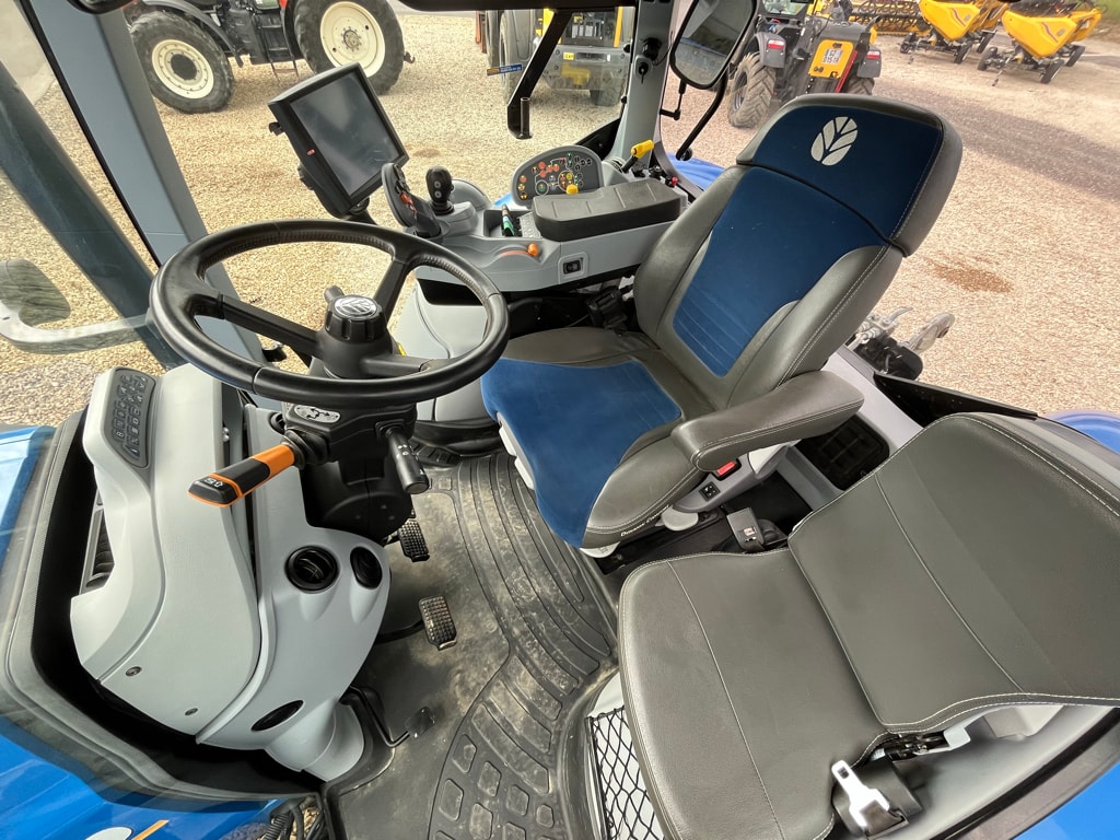 Tracteur NEW HOLLAND T7.210 SW2 - photo slide 9