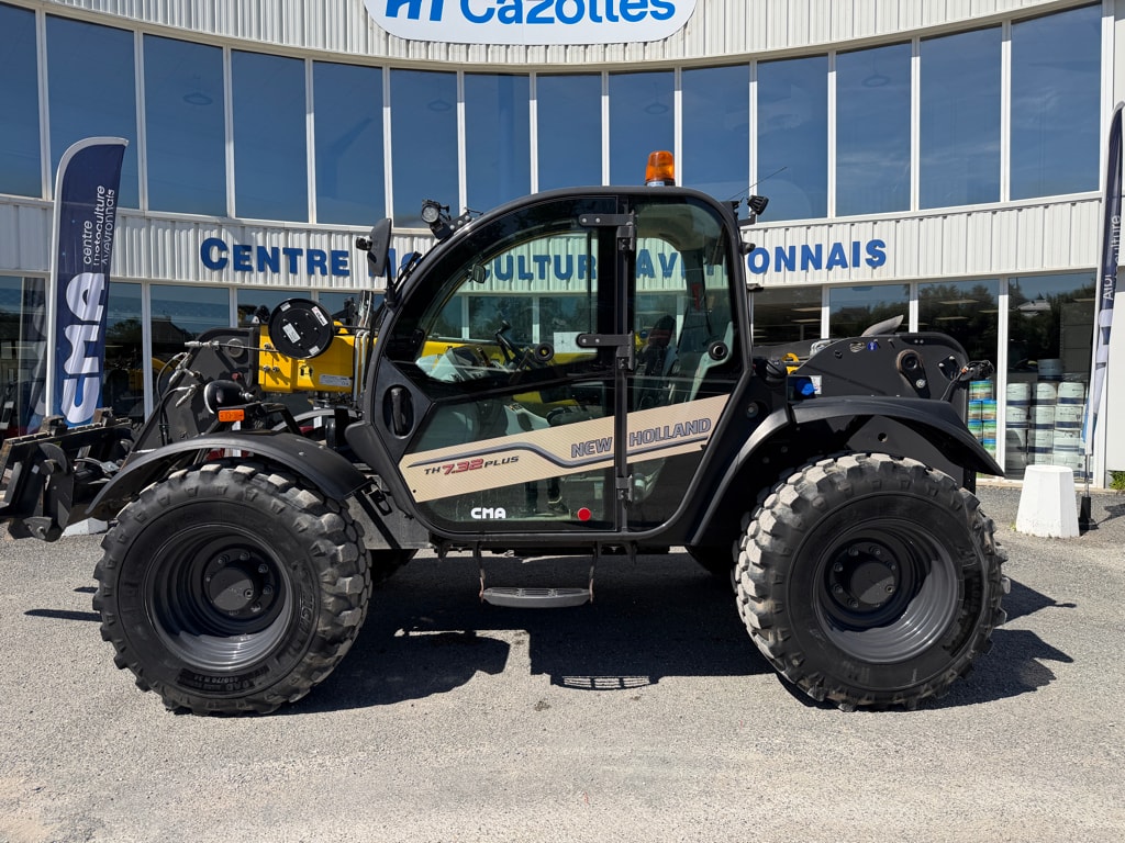 Chariot télescopique NEW HOLLAND TH 7.32 - photo slide 1