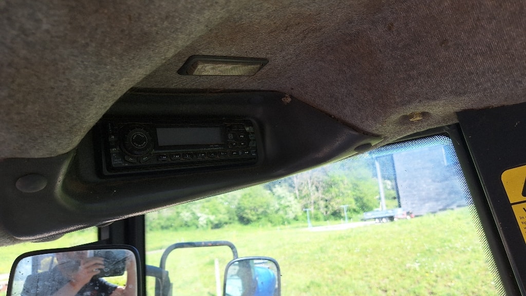 Tracteur NEW HOLLAND TD85 D - photo slide 12