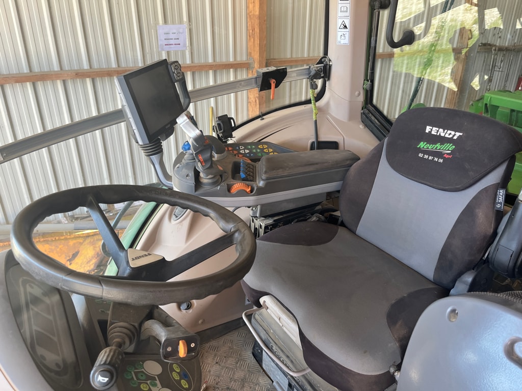 Tracteur FENDT 826 VARIO PROFI + - photo slide 19