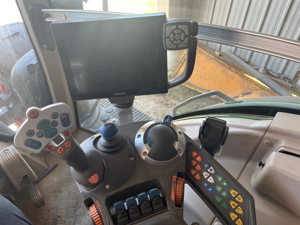 Tracteur FENDT 826 VARIO PROFI + - photo slide 20