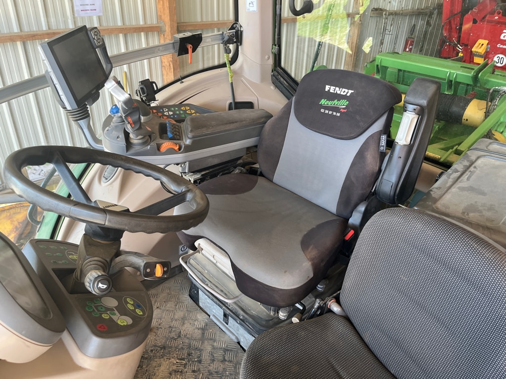 Tracteur FENDT 826 VARIO PROFI + - photo slide 12