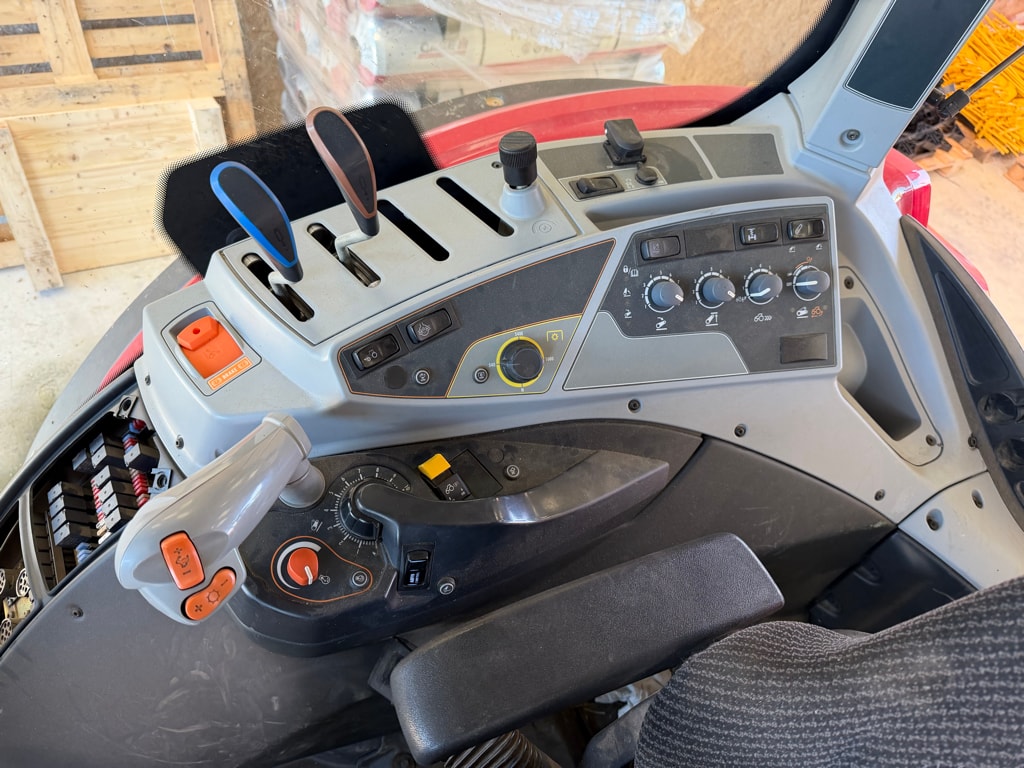 Tracteur chargeur VALTRA N104 - photo slide 17