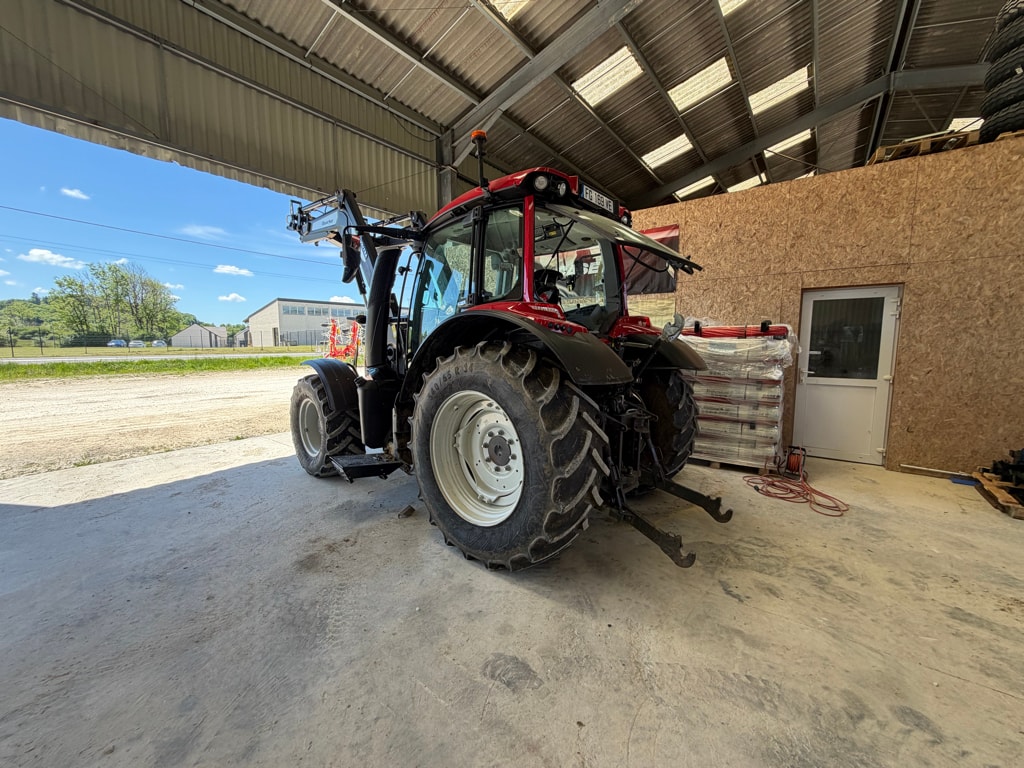 Tracteur chargeur VALTRA N104 - photo slide 4