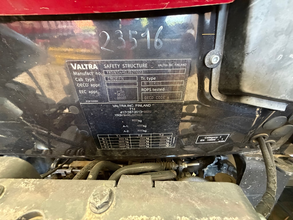 Tracteur chargeur VALTRA N104 - photo slide 5