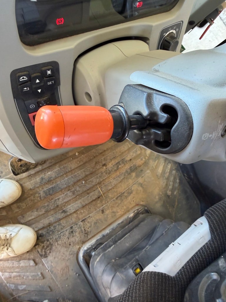 Tracteur chargeur VALTRA N104 - photo slide 9