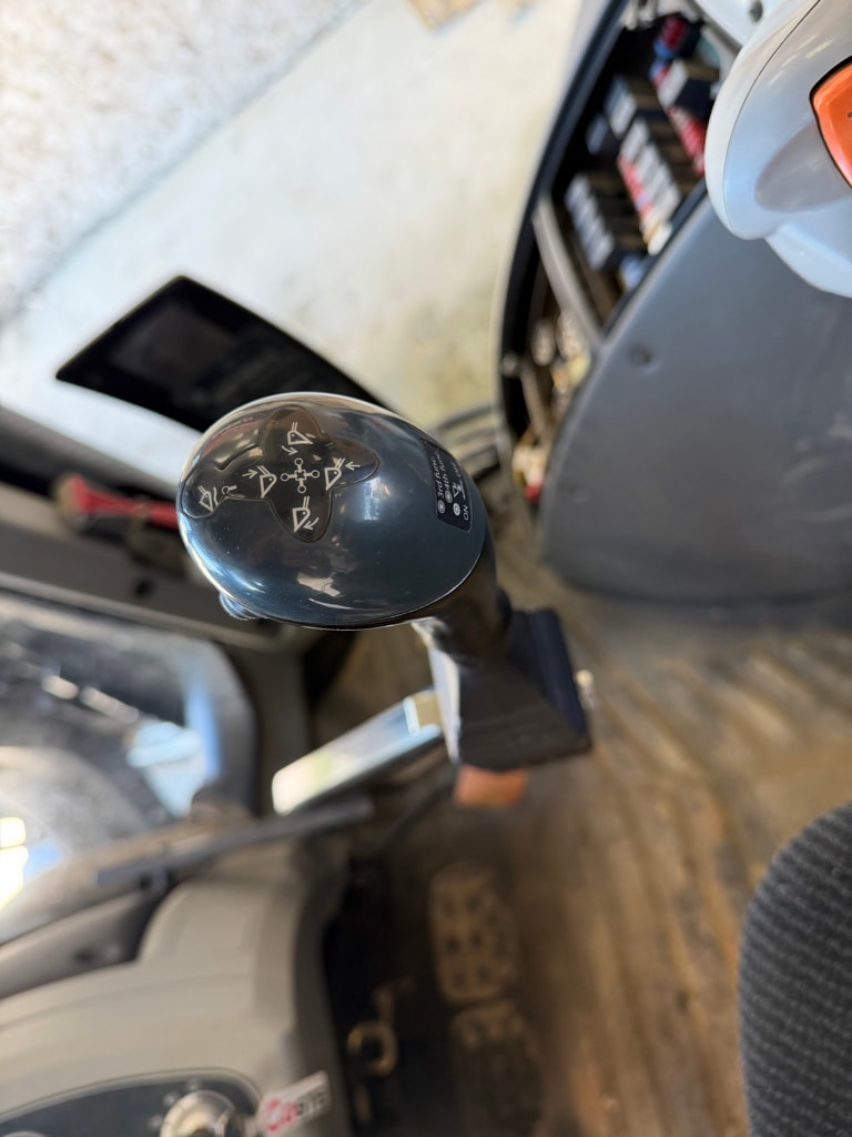 Tracteur chargeur VALTRA N104 - photo slide 10