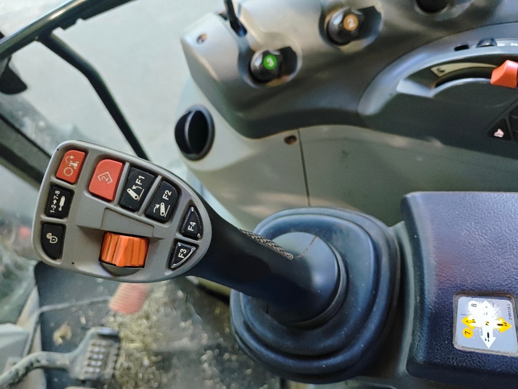 Tracteur chargeur CLAAS ARION 430 CIS - photo slide 13