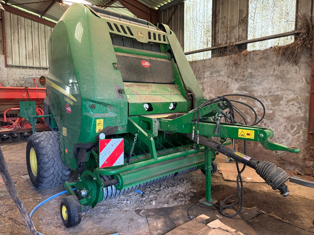 Presse balles rondes JOHN DEERE V451M - photo slide 1