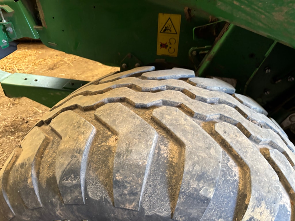 Presse balles rondes JOHN DEERE V451M - photo slide 5