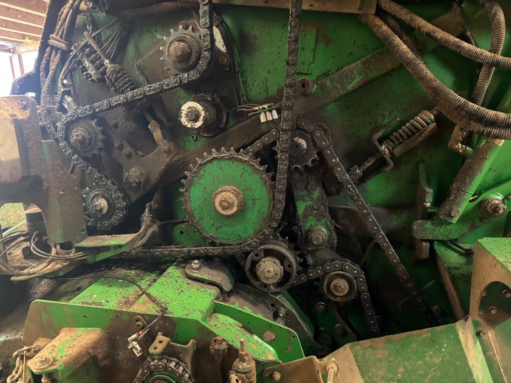 Presse balles rondes JOHN DEERE V451M - photo slide 9