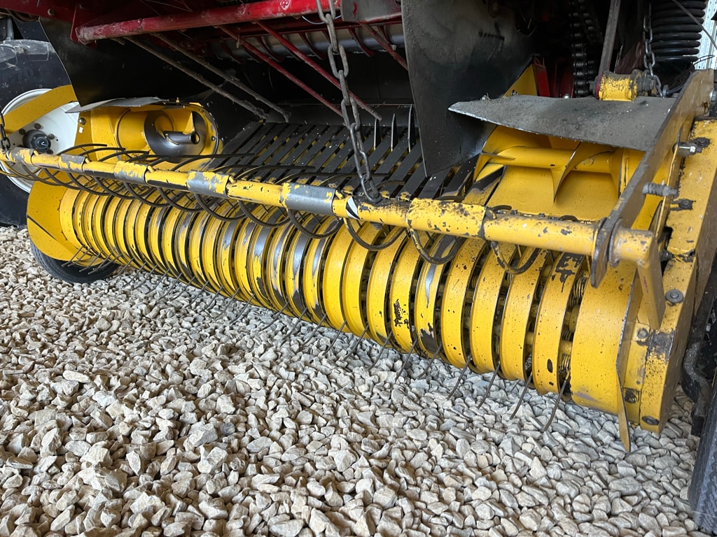 Presse balles rondes NEW HOLLAND BR740 - photo slide 7