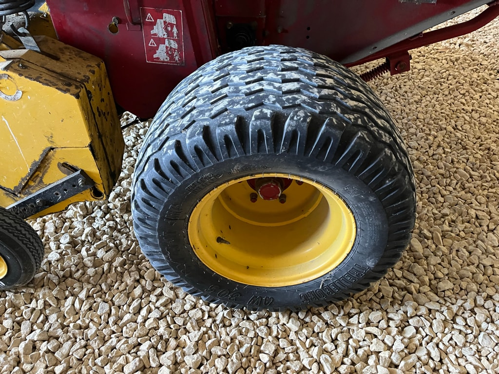 Presse balles rondes NEW HOLLAND BR740 - photo slide 9