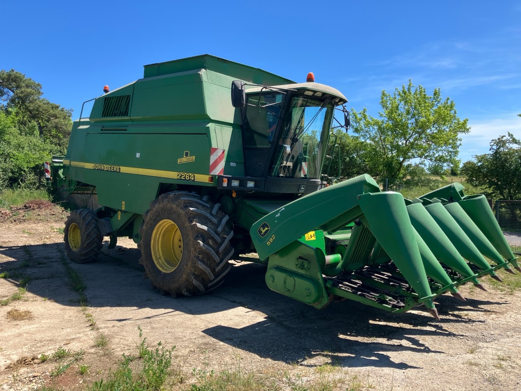 Moissonneuse JOHN DEERE 2264 - photo slide 2