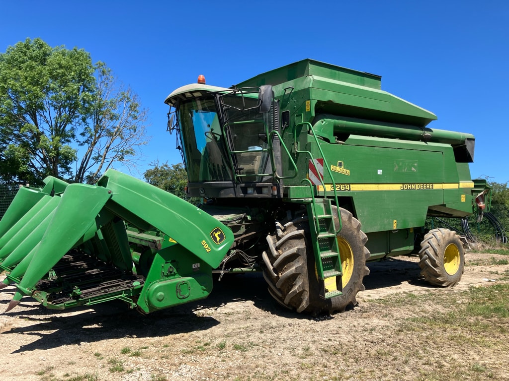 Moissonneuse JOHN DEERE 2264 - photo slide 1