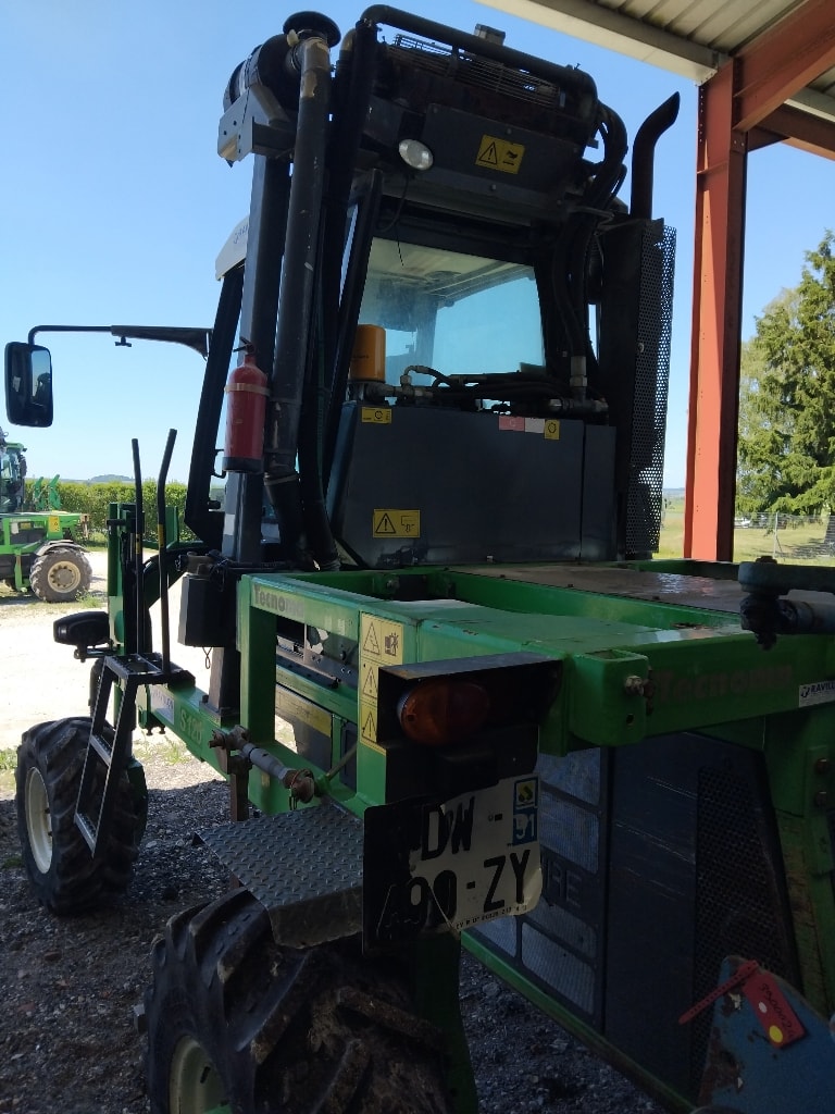 Tracteur enjambeur TECNOMA S120 - photo slide 5