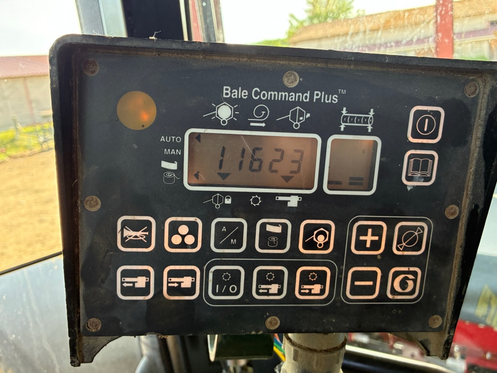 Presse balles rondes NEW HOLLAND 648 - photo slide 7