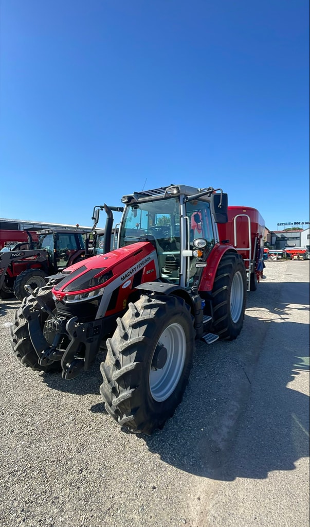 Tracteur MASSEY F MF5S.135 - photo slide 2
