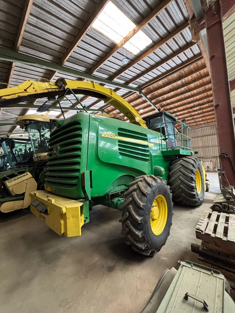 Ensileuse JOHN DEERE 7700 - photo slide 10