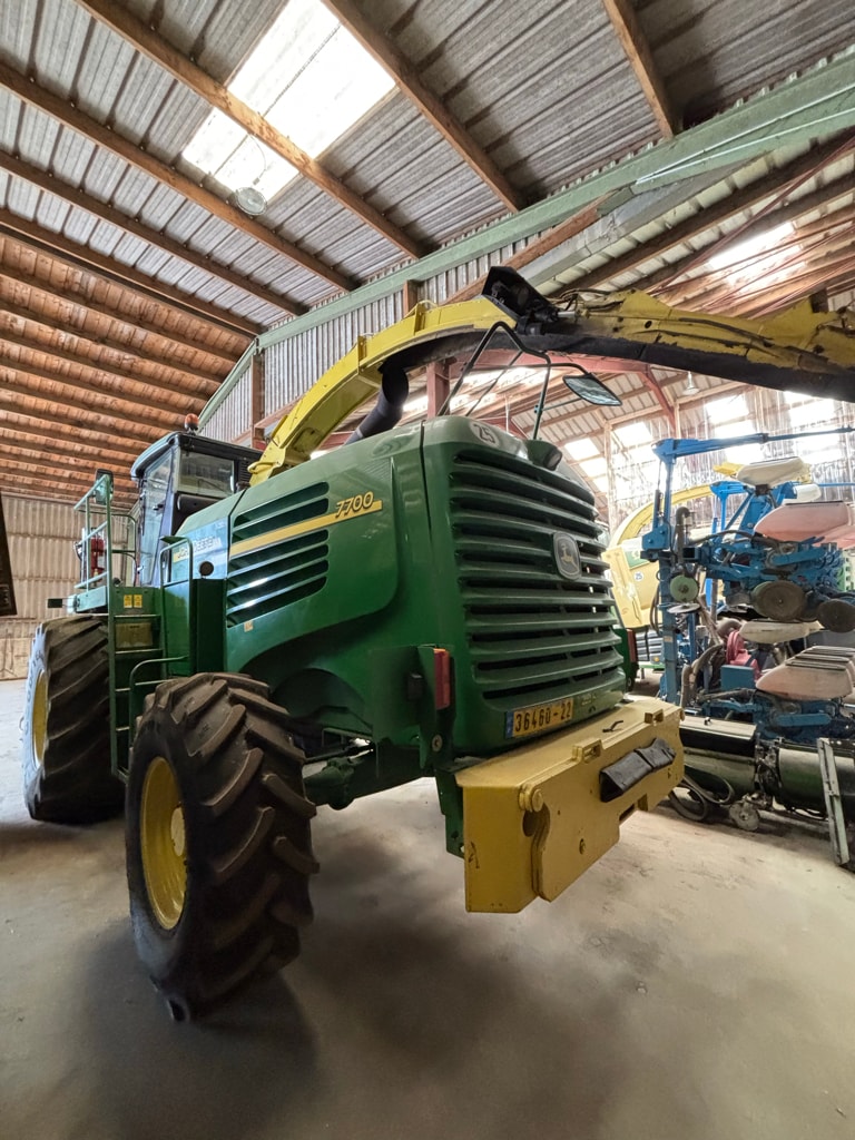 Ensileuse JOHN DEERE 7700 - photo slide 11