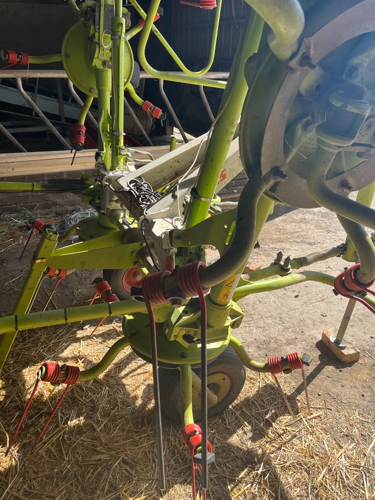 Faneuse CLAAS Volto 77 - photo slide 3