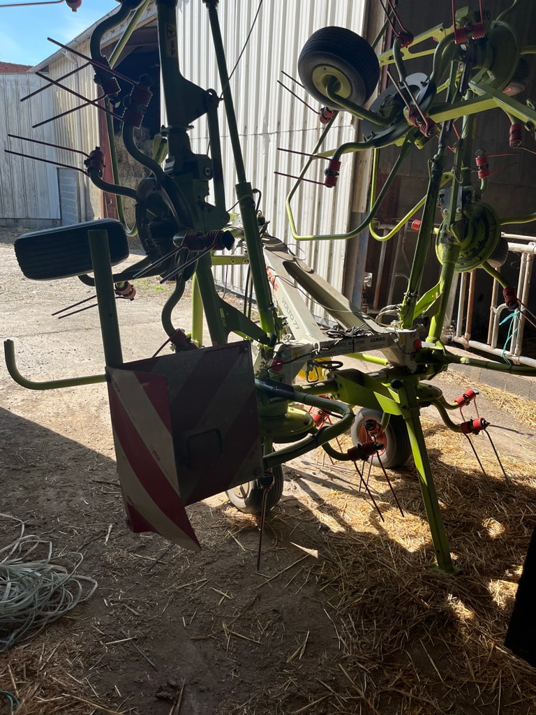 Faneuse CLAAS Volto 77 - photo slide 4