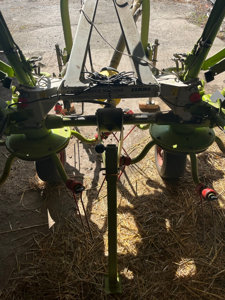 Faneuse CLAAS Volto 77 - photo slide 8