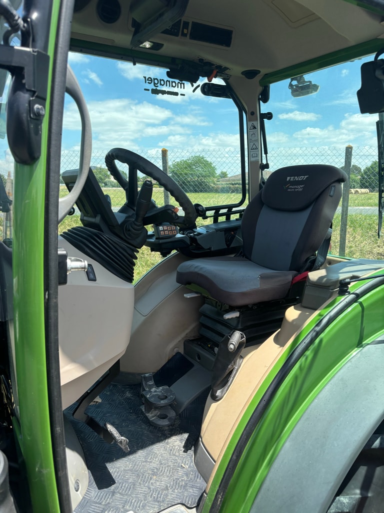 Tracteur FENDT 211V - photo slide 13