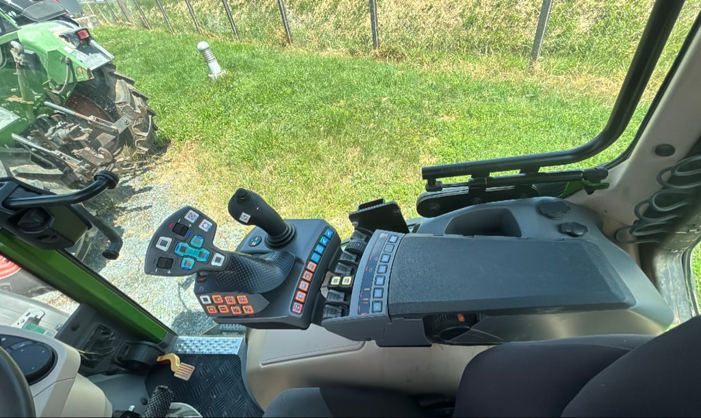 Tracteur FENDT 211V - photo slide 14